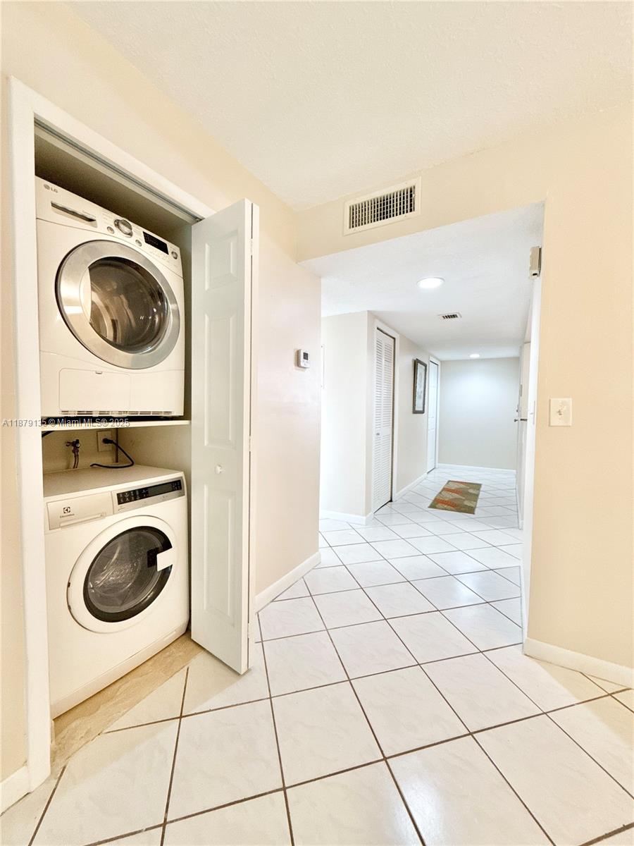 RACQUET CLUB APARTMENTS A - Residential Lease