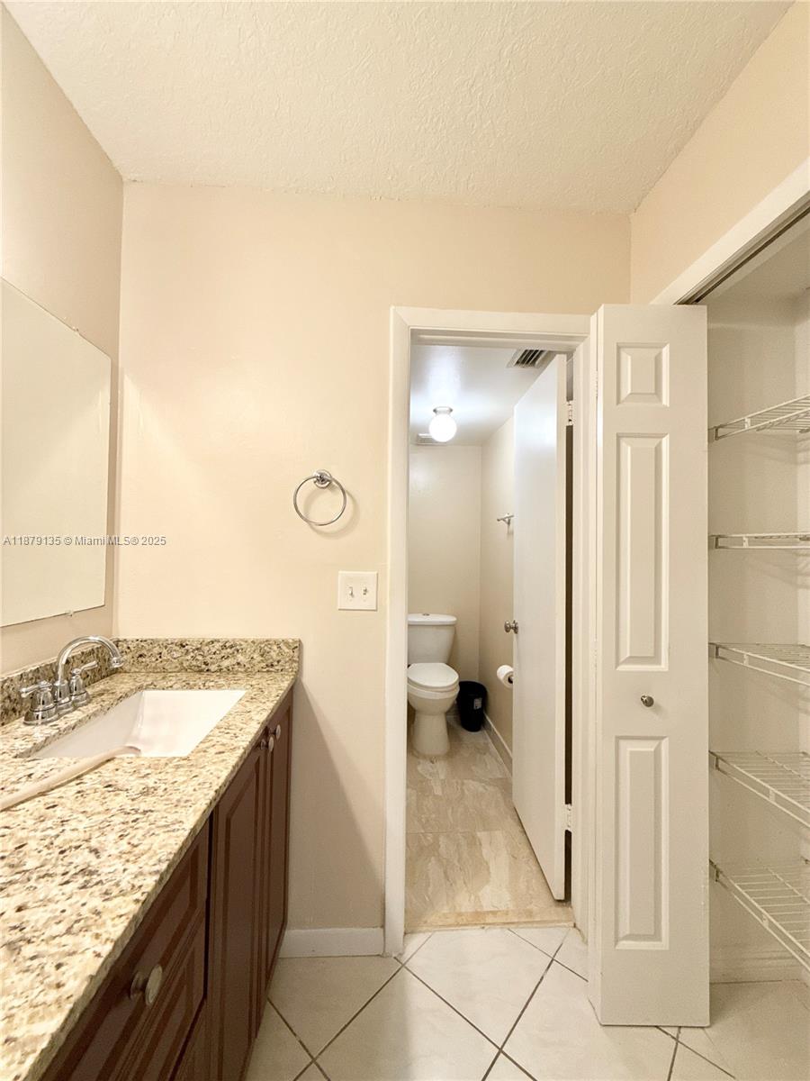 RACQUET CLUB APARTMENTS A - Residential Lease