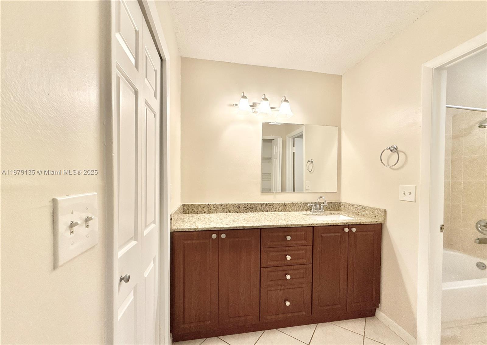 RACQUET CLUB APARTMENTS A - Residential Lease