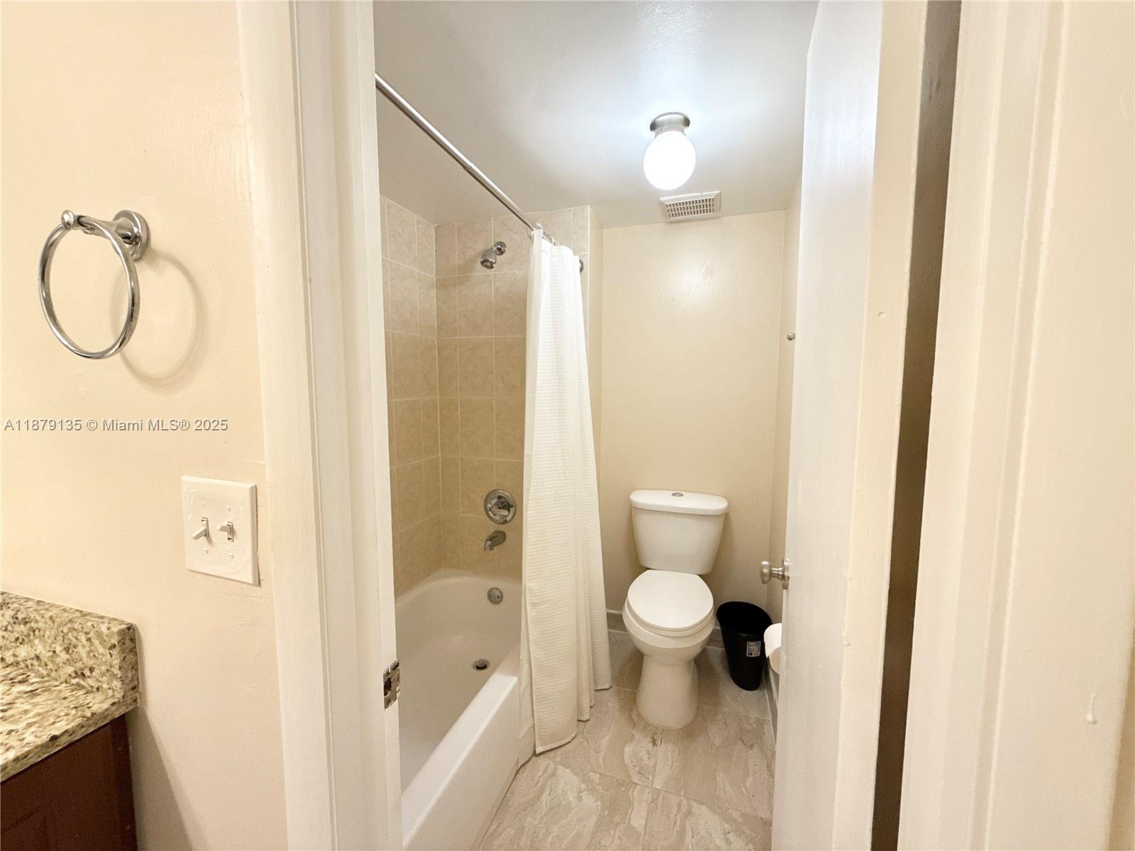 RACQUET CLUB APARTMENTS A - Residential Lease