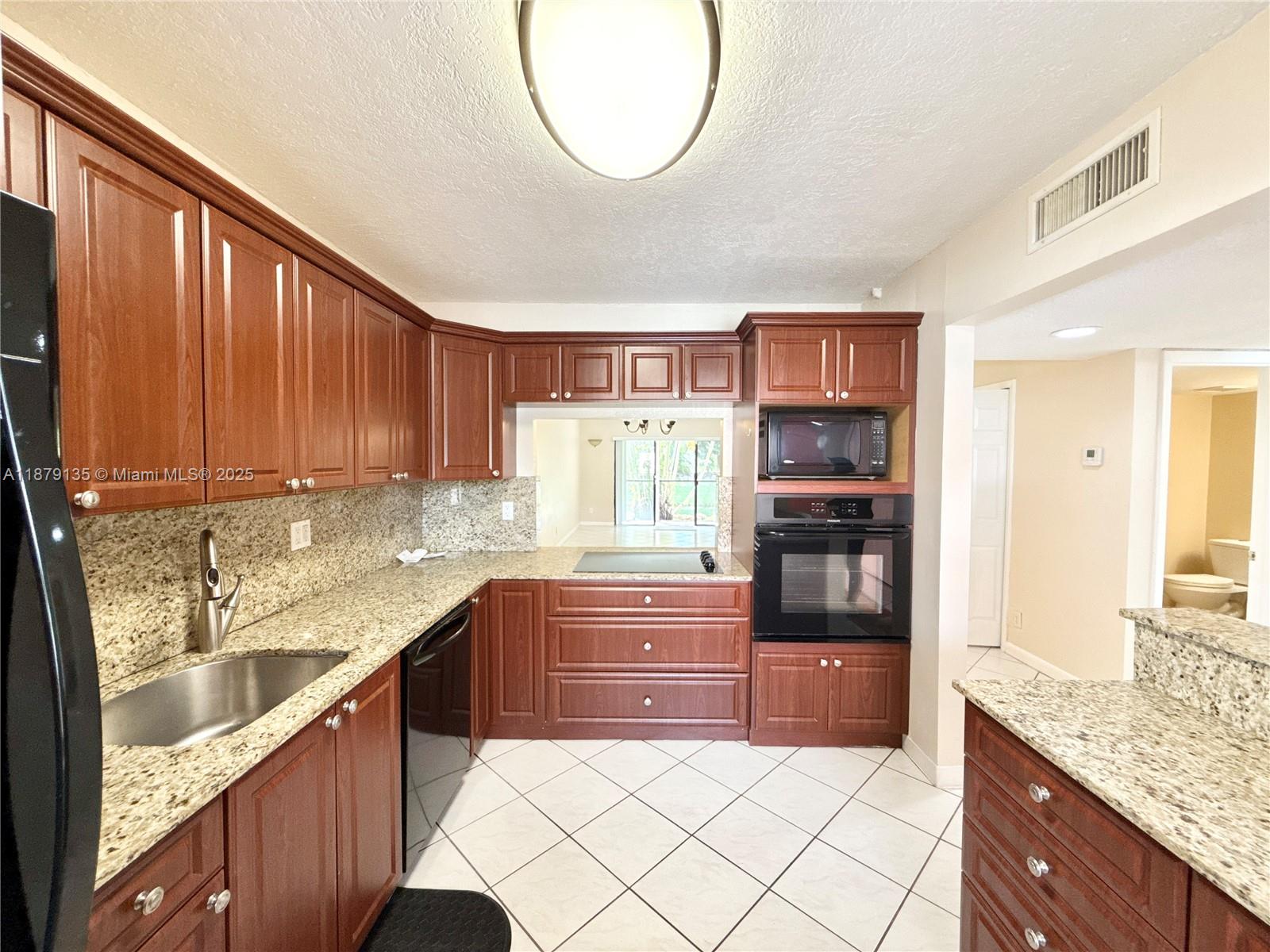 RACQUET CLUB APARTMENTS A - Residential Lease