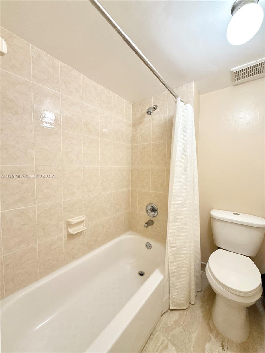 RACQUET CLUB APARTMENTS A - Residential Lease