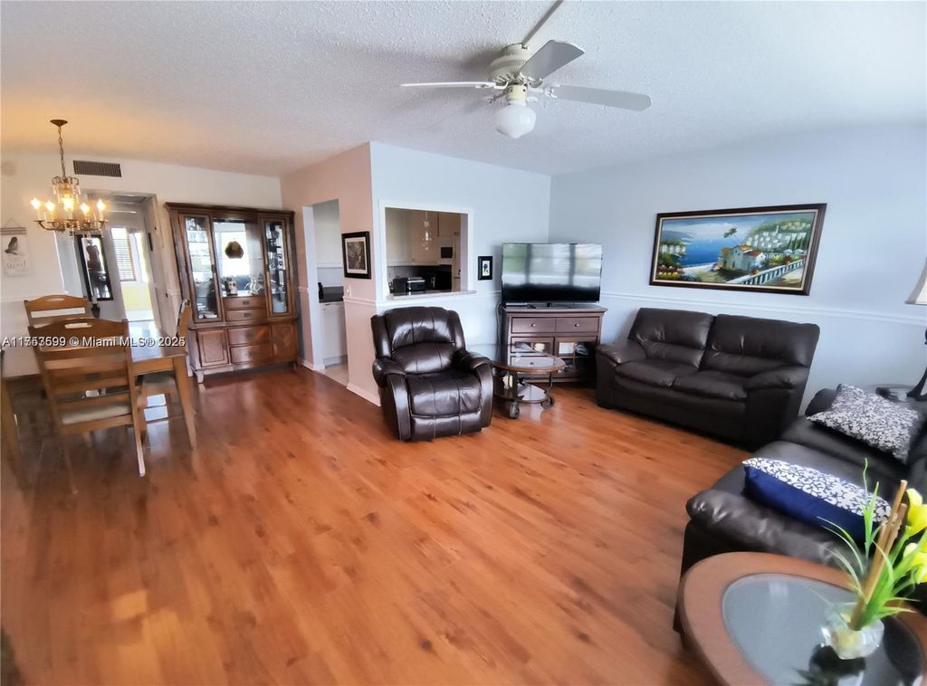 listing image 0