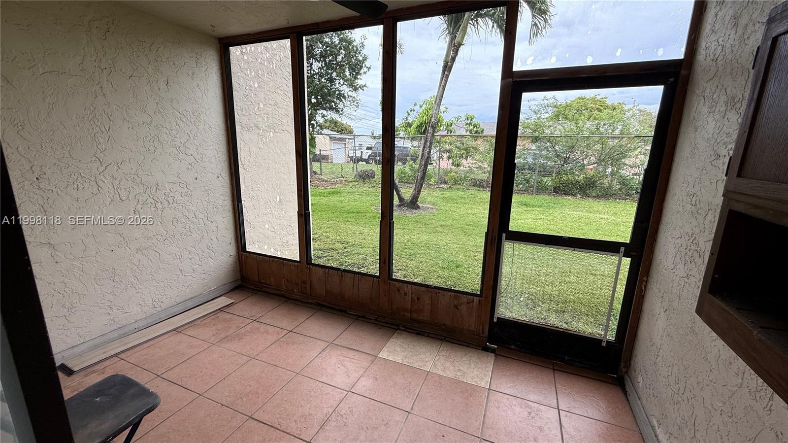 ROYALE GARDENS CONDO - Residential Lease