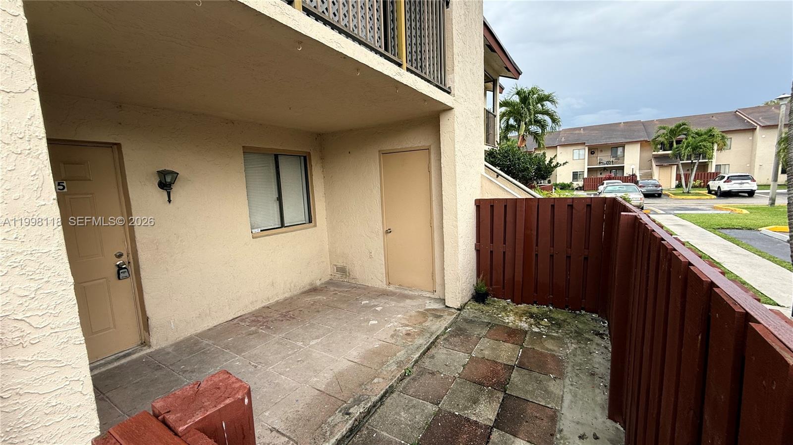 ROYALE GARDENS CONDO - Residential Lease