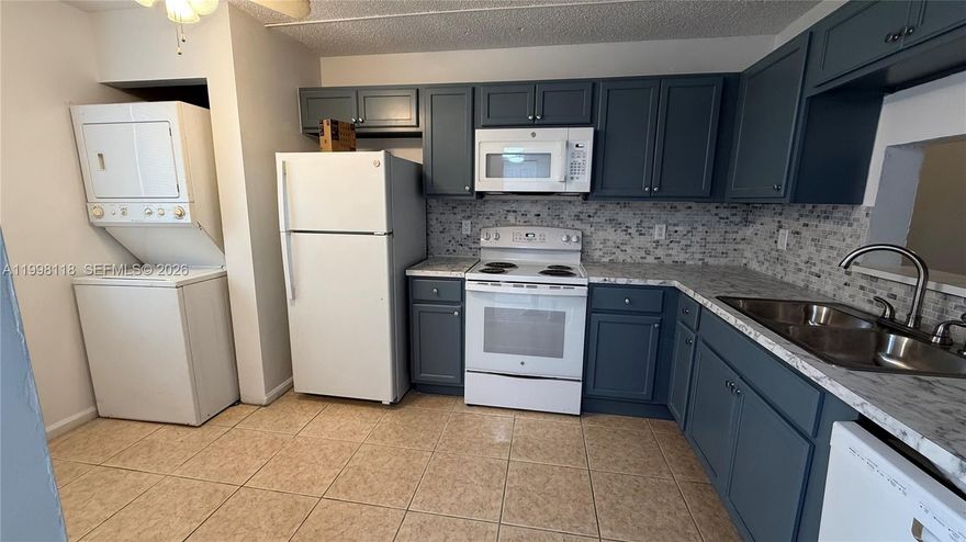 BEAUTIFUL 2/2 CONDO ON THE 1st FLOOR AT ROYALE GARDENS. FRONT PORCH. WASHER & DRYER IN THE UNIT. EXCELLENT LOCATION. FAST APPROVAL PROCESS. WATER UP TO $75/MONTH IS INLUDED IN THE RENT. 1ST, LAST AND SECURITY DEPOSIT IS A MUST. PETS ARE ALLOWED.