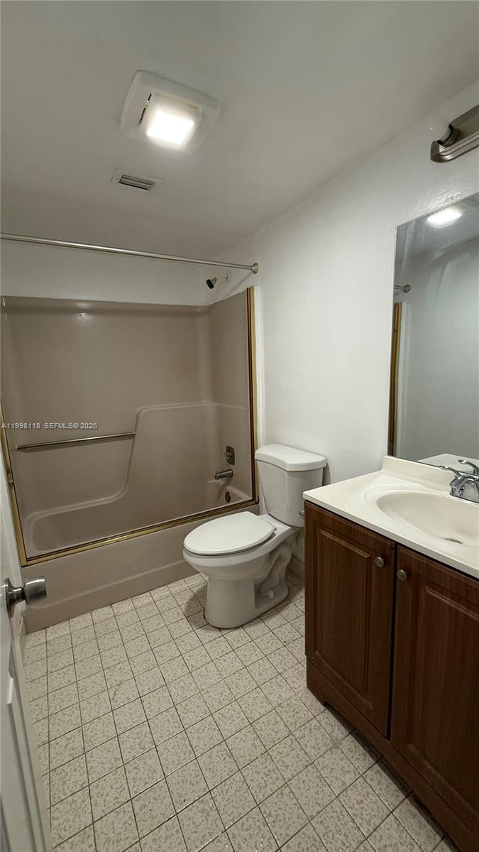 ROYALE GARDENS CONDO - Residential Lease