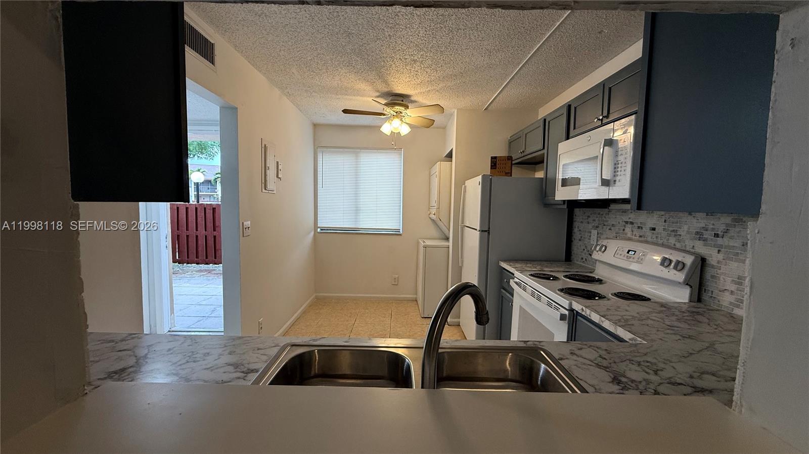 ROYALE GARDENS CONDO - Residential Lease