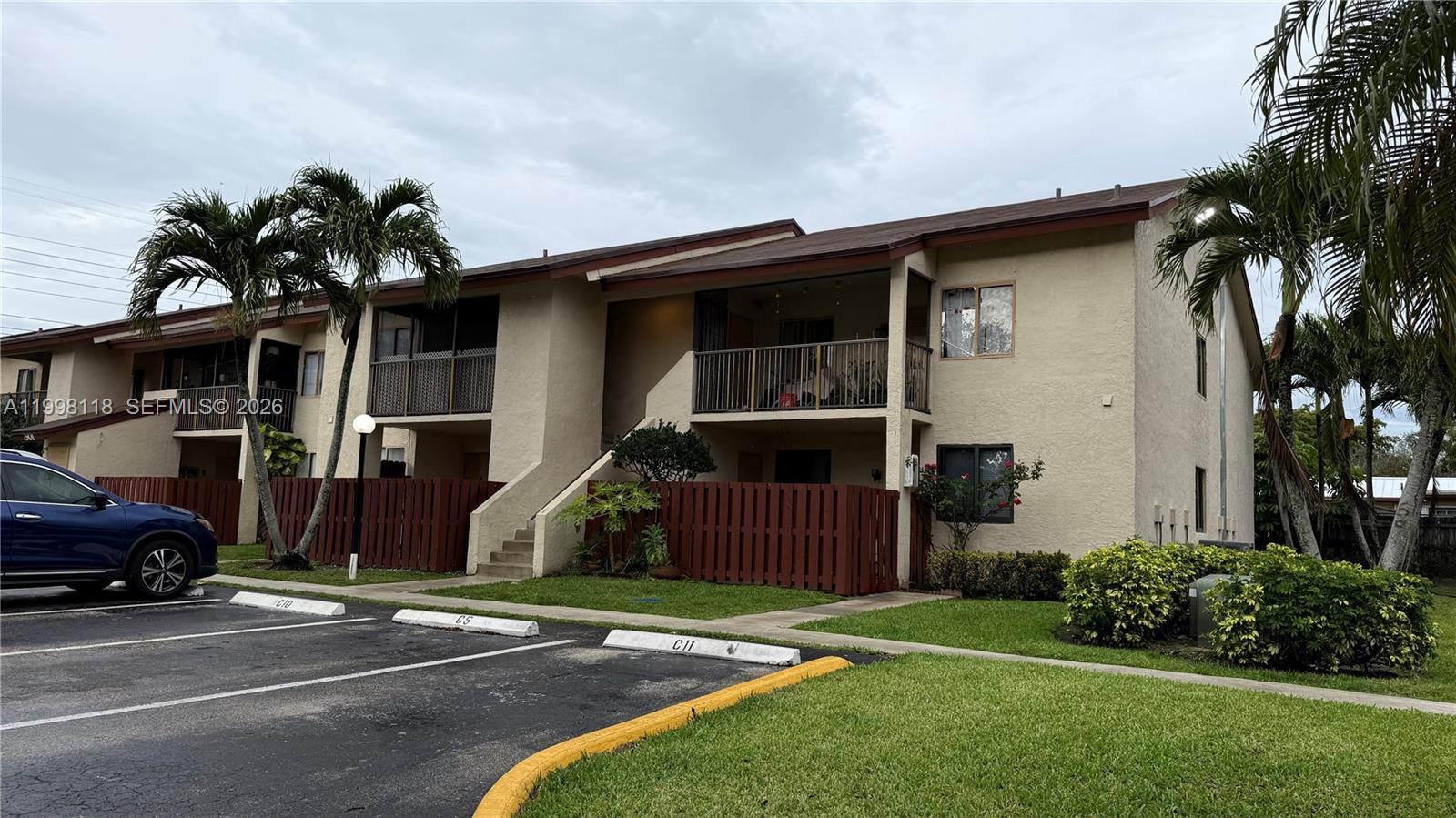 ROYALE GARDENS CONDO - Residential Lease