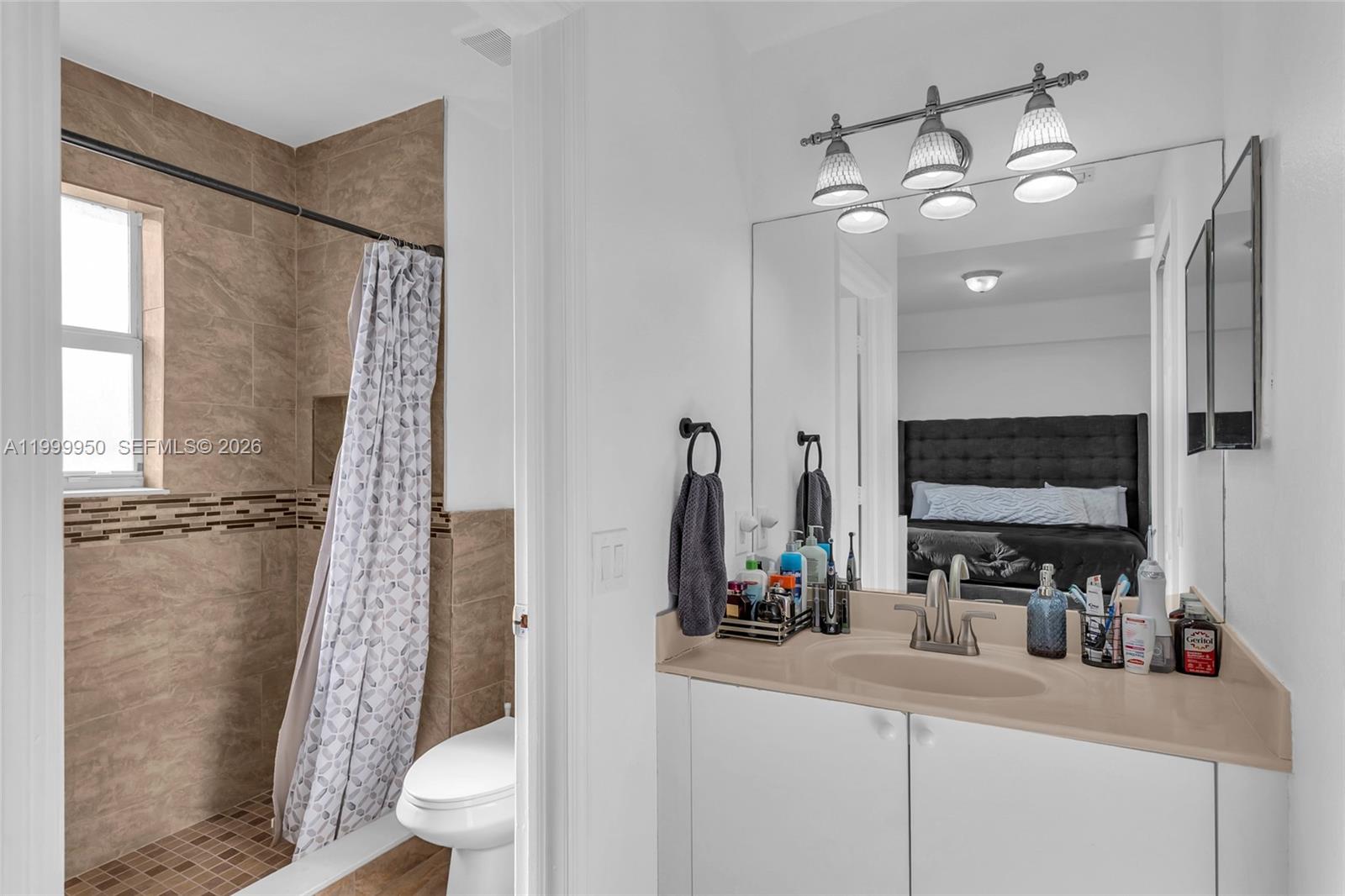 VENETIA GROVES - Residential