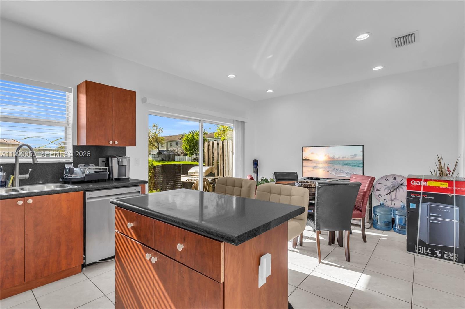 VENETIA GROVES - Residential