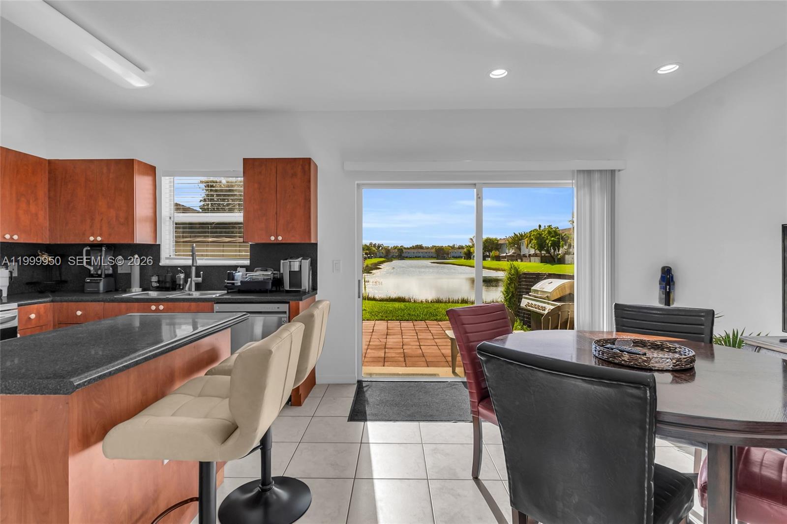 VENETIA GROVES - Residential