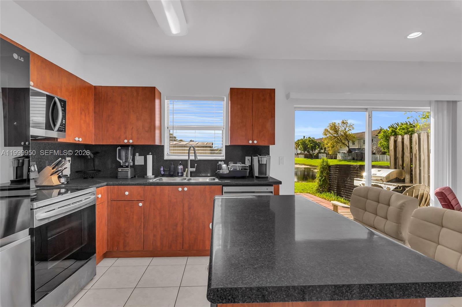 VENETIA GROVES - Residential