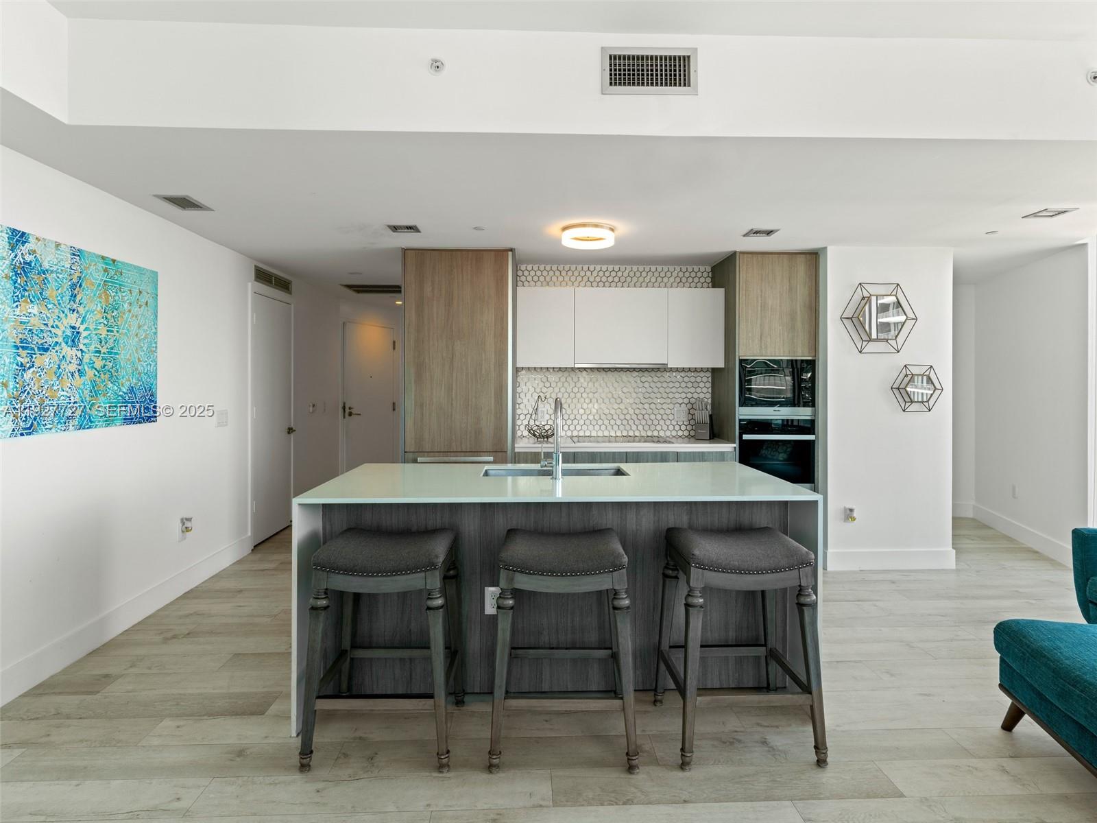 2900 NE 7th Ave 4301