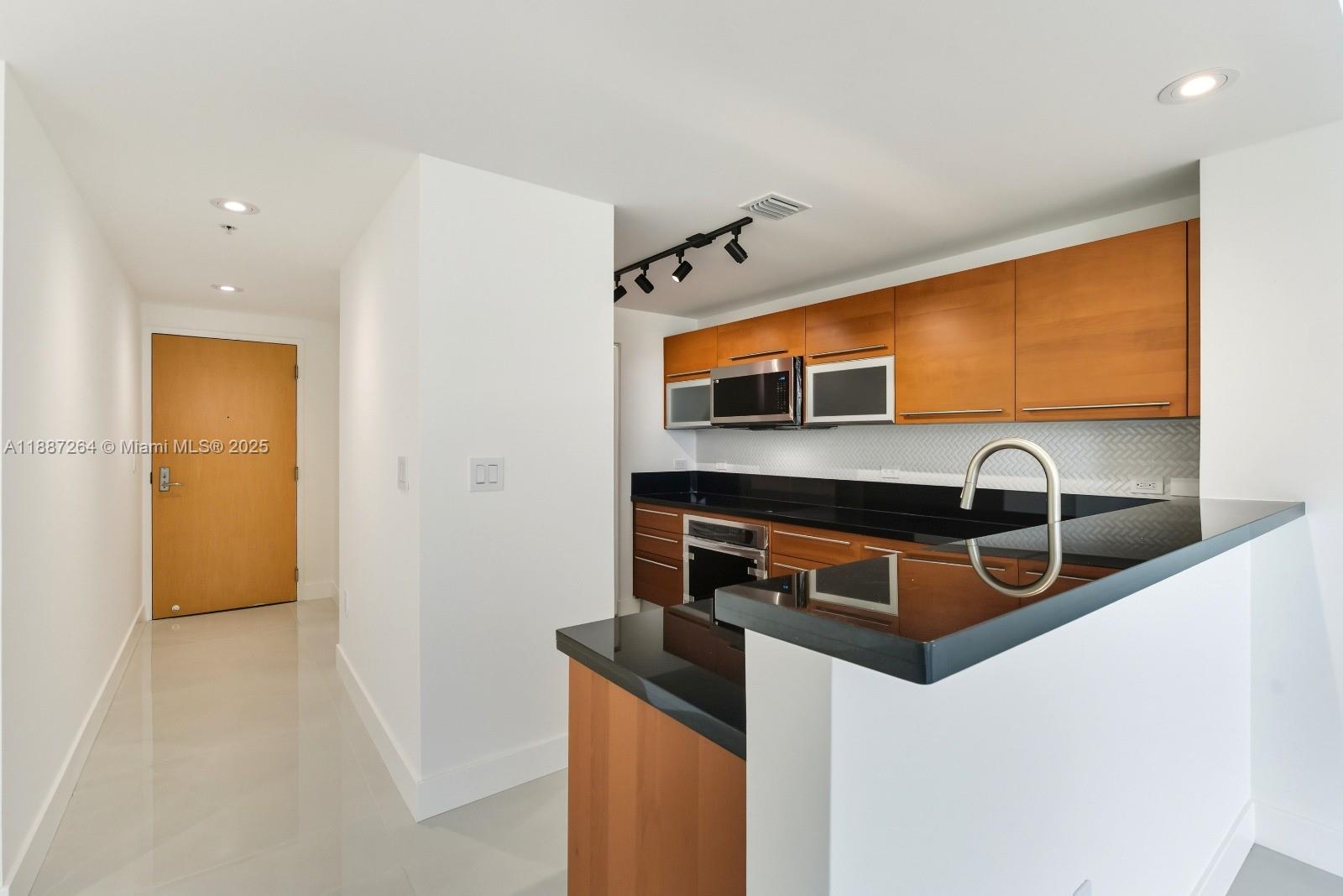 VIZCAYNE NORTH CONDO - Residential