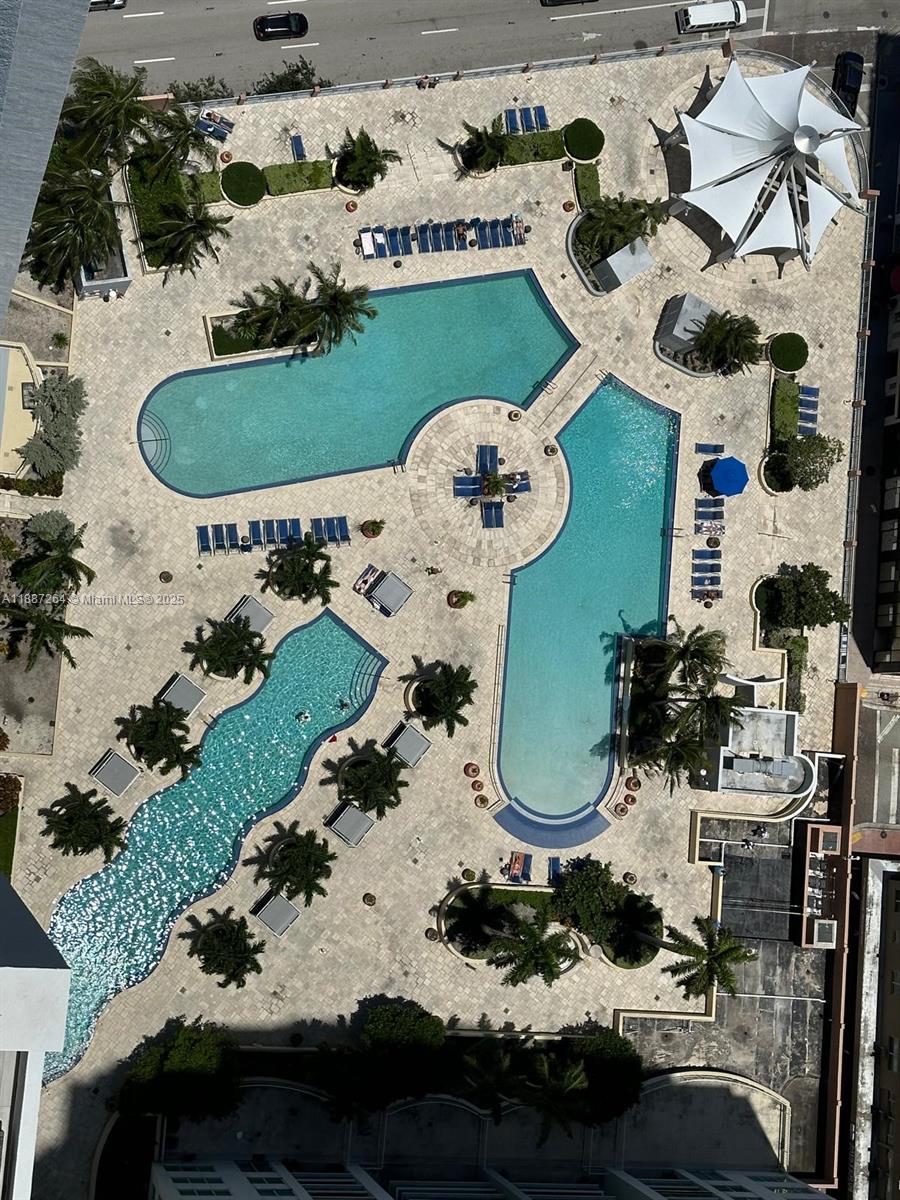 VIZCAYNE NORTH CONDO - Residential