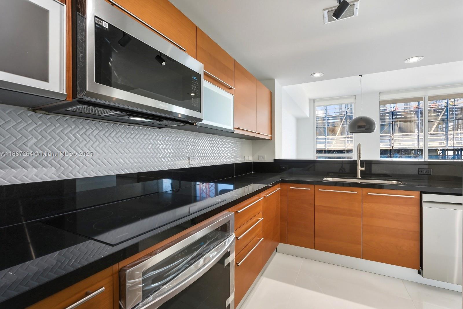 VIZCAYNE NORTH CONDO - Residential