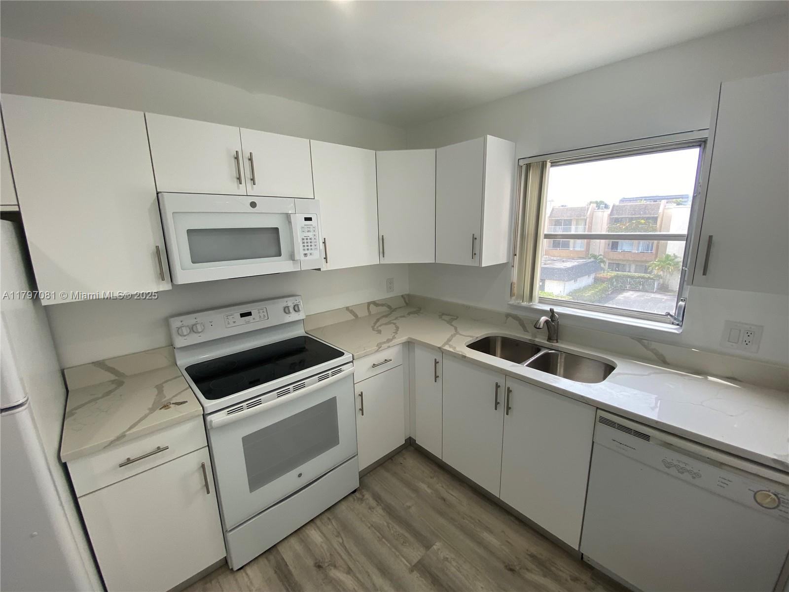 7785 Sw 86 St E-319, Miami, Broward County, Florida - 1 Bedrooms  
2 Bathrooms - 
