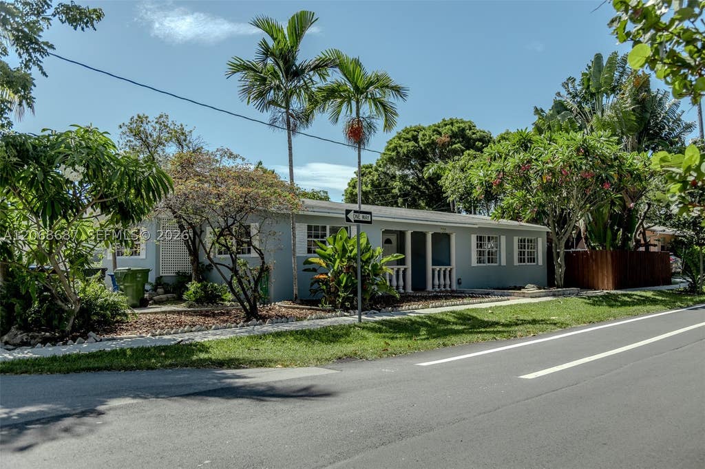 Photo of 729 NE 2nd Ct #729, Hallandale Beach, FL 33009 (MLS # A12068687)