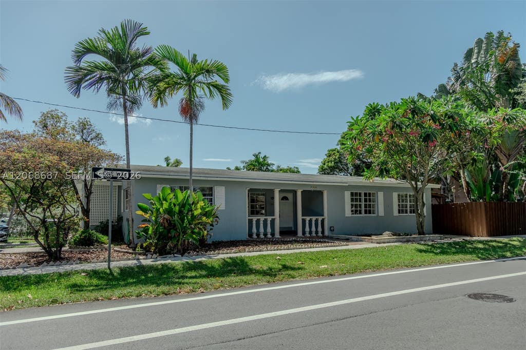 Photo of 729 NE 2nd Ct #729, Hallandale Beach, FL 33009 (MLS # A12068687)