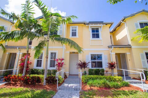 Photo of 132 SE 28th Pl, Homestead, FL 33033 (MLS # A12066849)