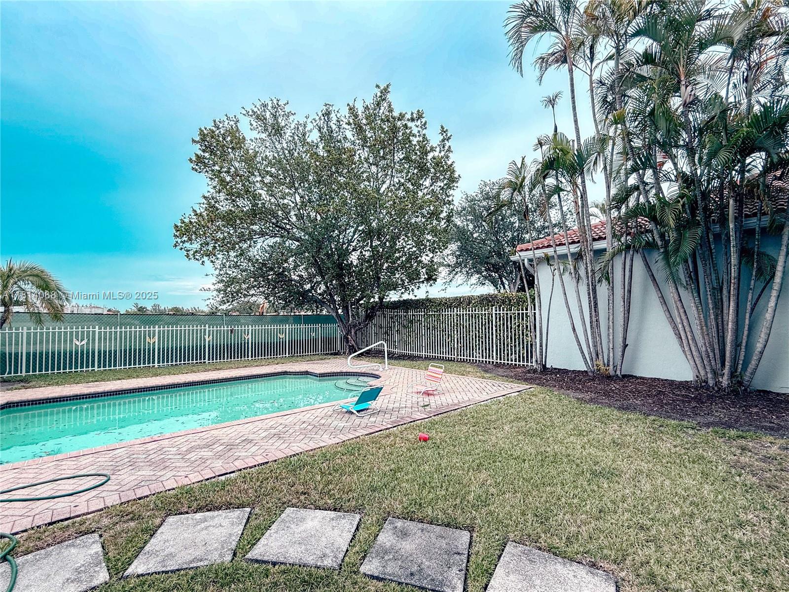 1621 Diplomat Dr
