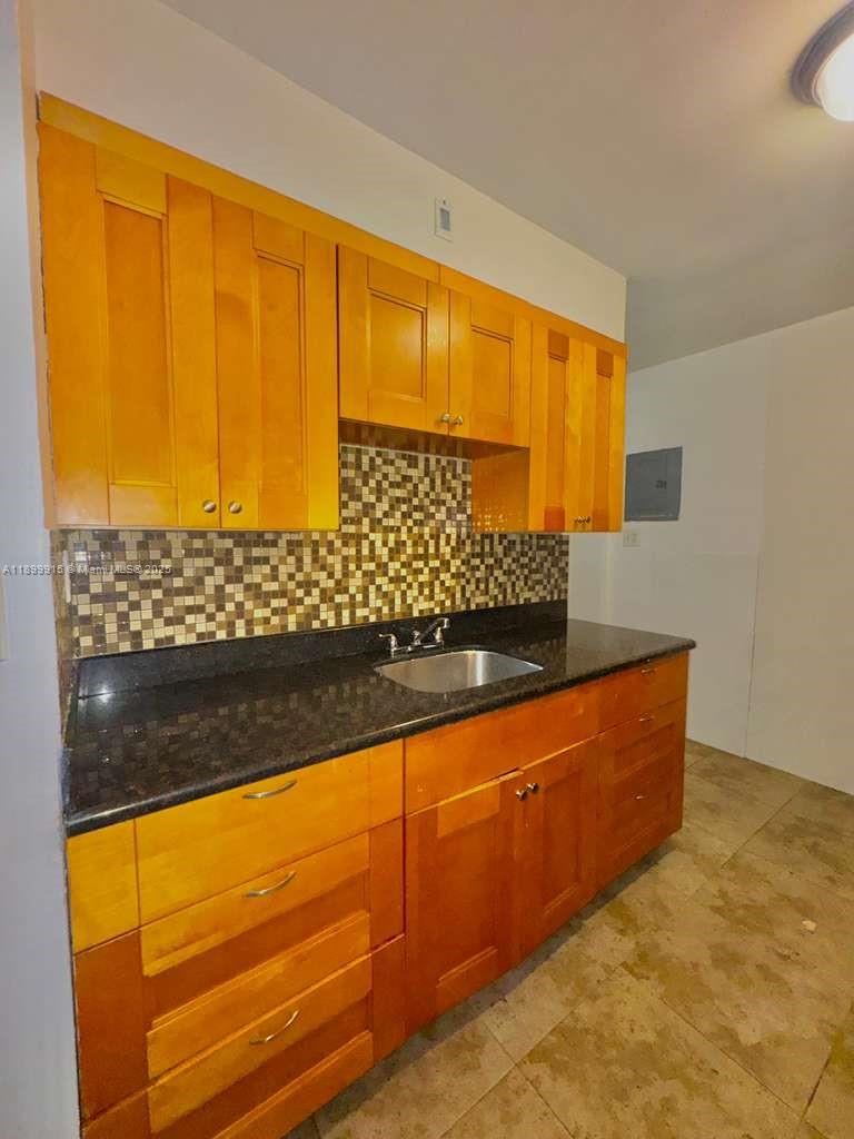 COLONIAL COURT CONDO BLDG - Residential Lease