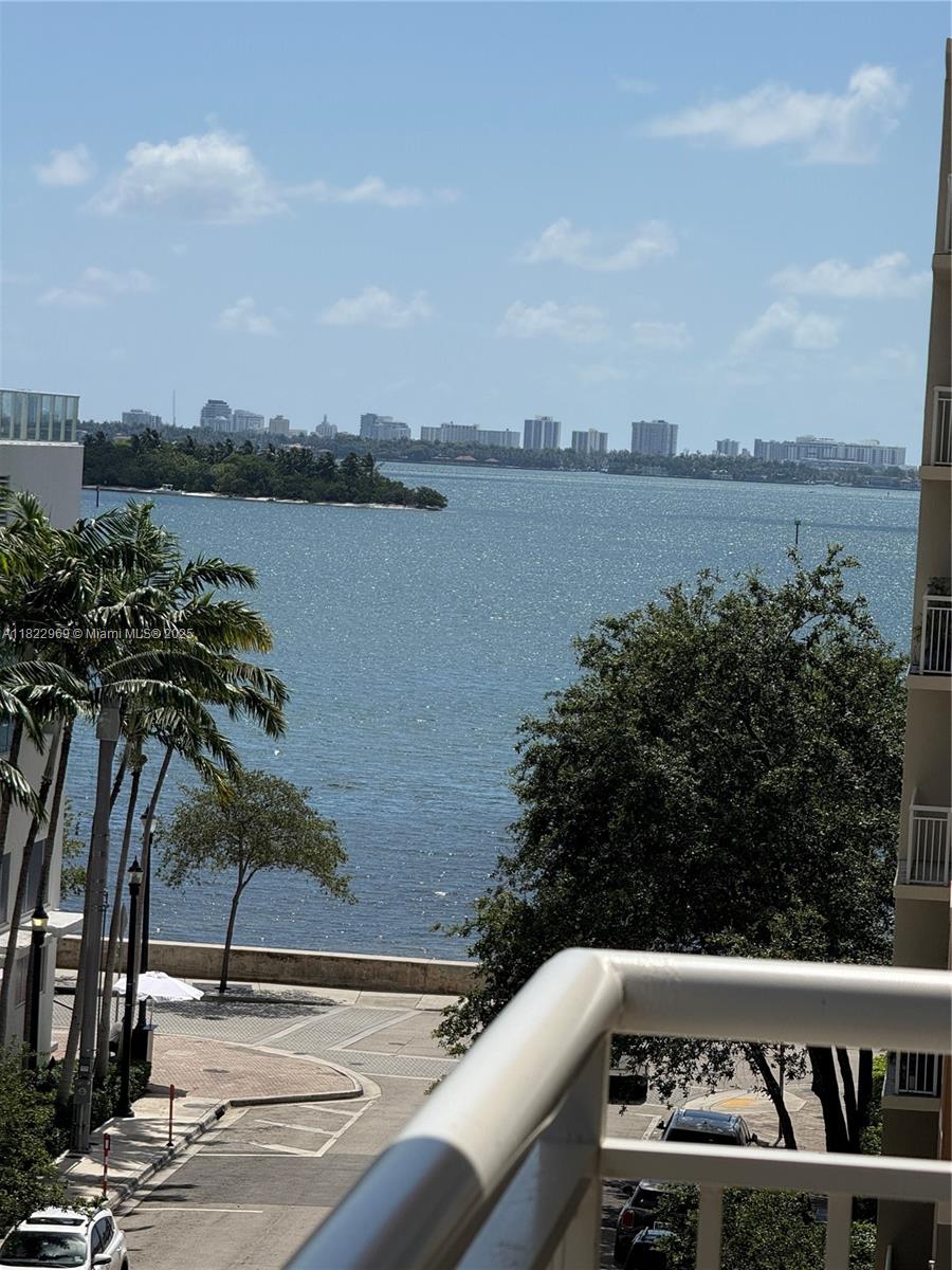 2001 Biscayne Blvd 2402, Miami, FL, 33137/$550,000 2 2001 Biscayne Blvd 2402