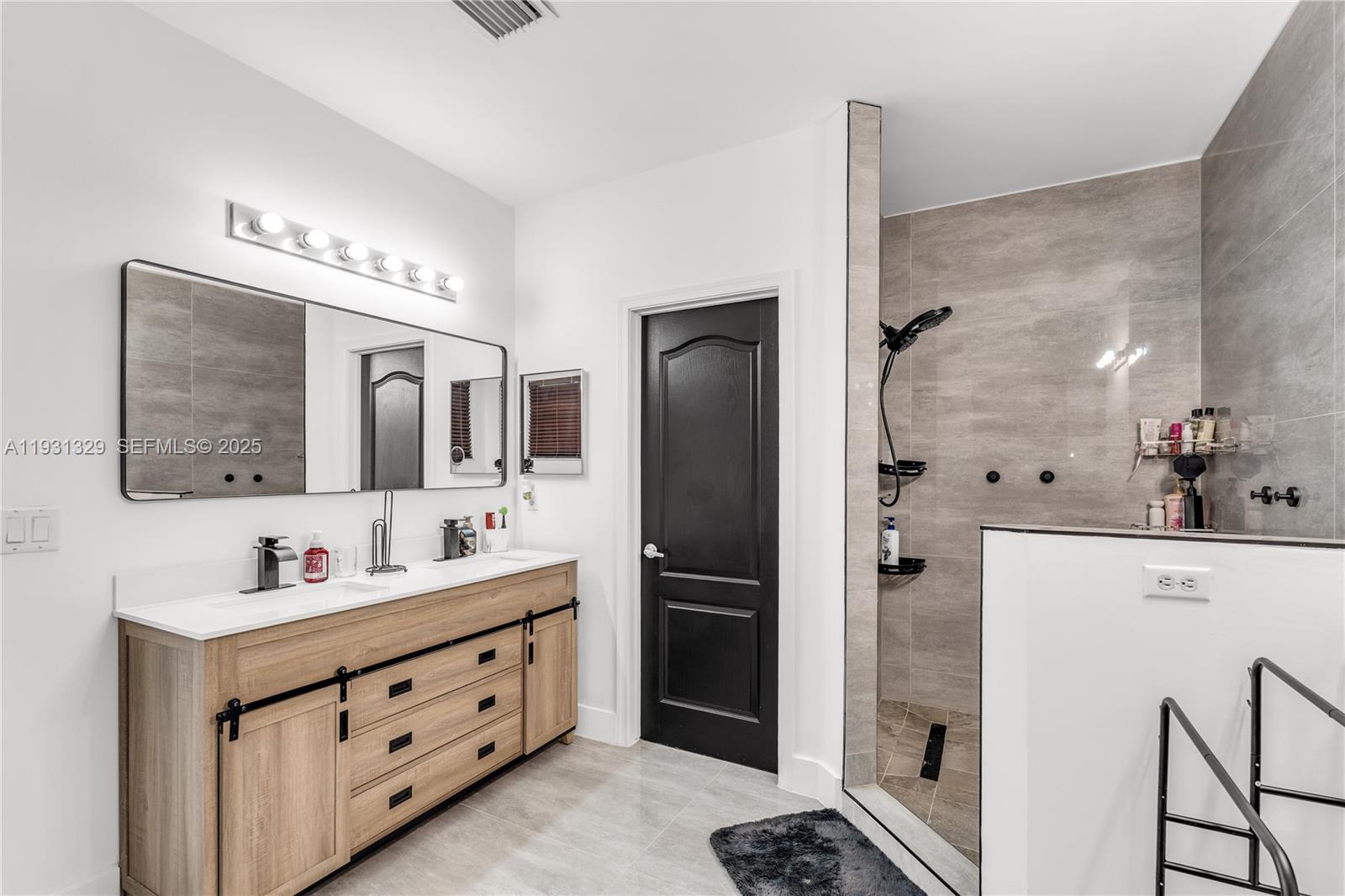 PORTOFINO OAKS - Residential