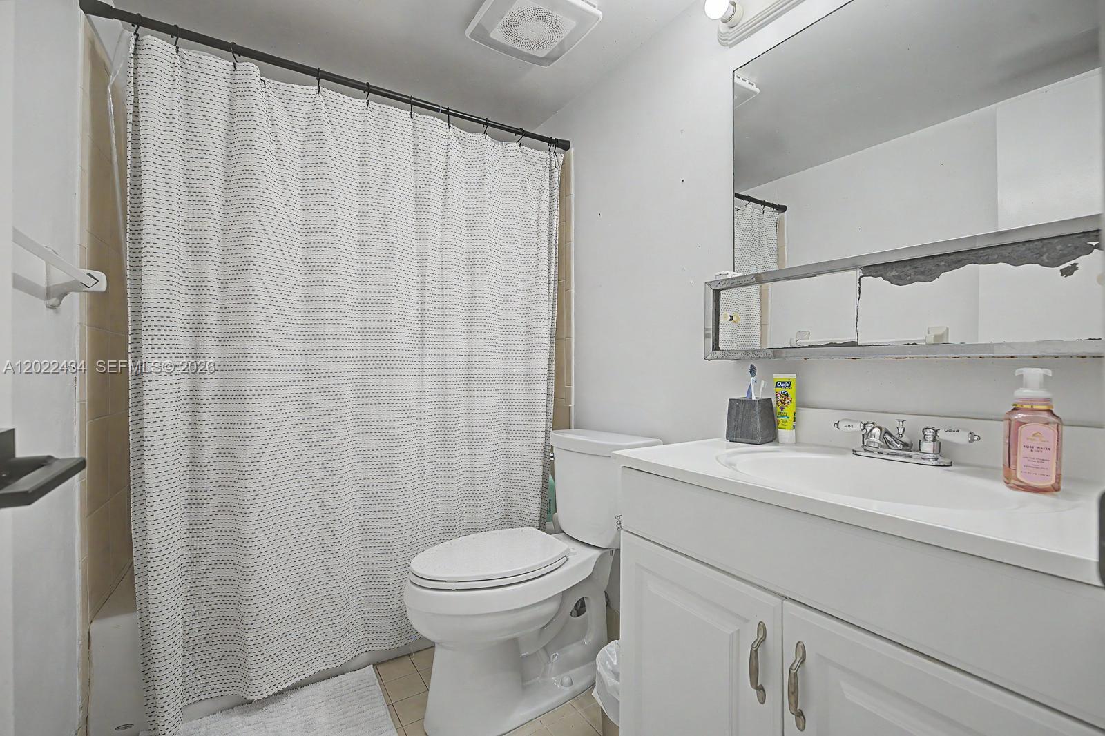 LYNBROOK COURT CONDO PH I - Residential