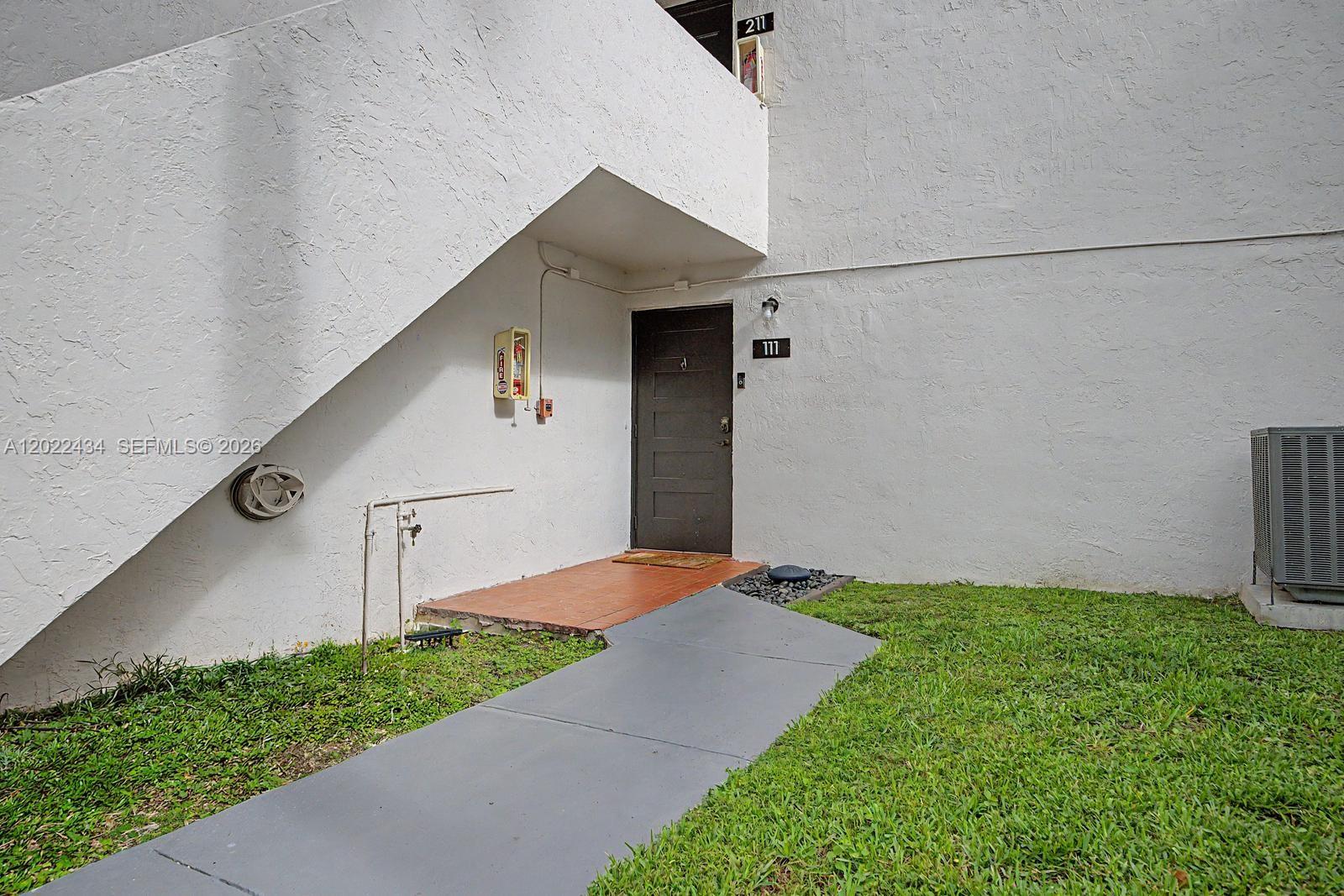 LYNBROOK COURT CONDO PH I - Residential