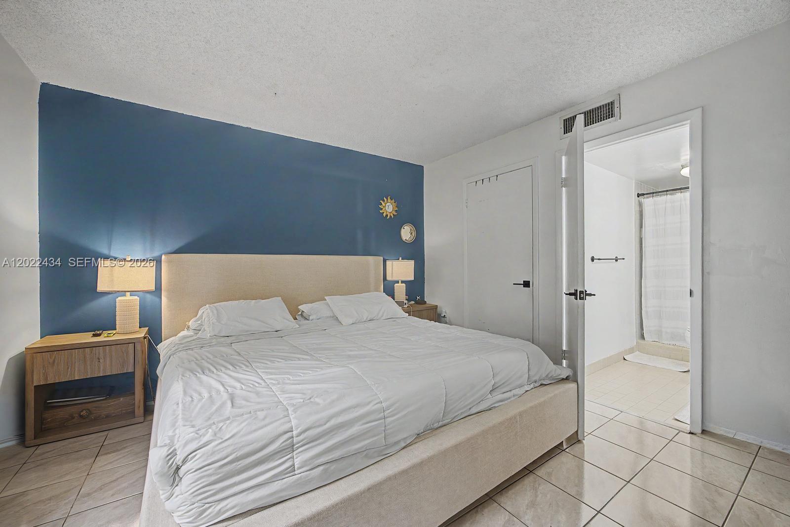 LYNBROOK COURT CONDO PH I - Residential