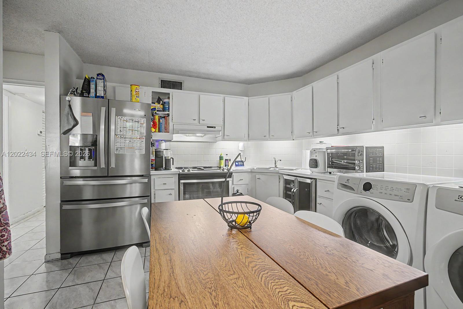 LYNBROOK COURT CONDO PH I - Residential