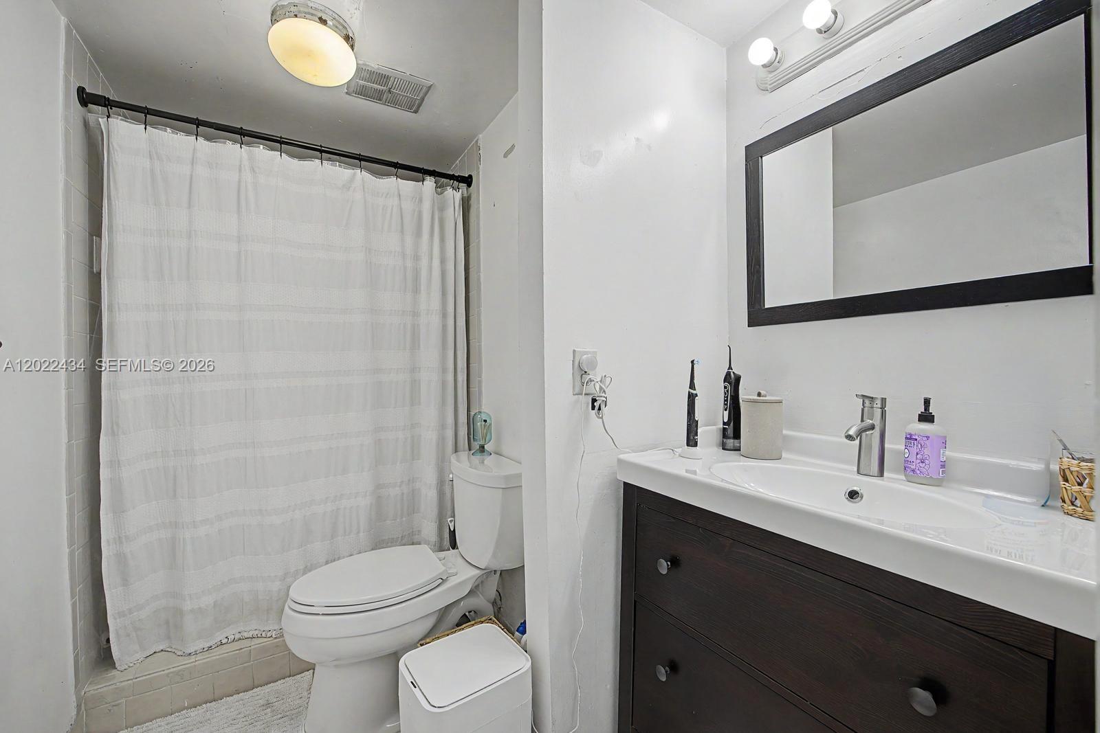 LYNBROOK COURT CONDO PH I - Residential