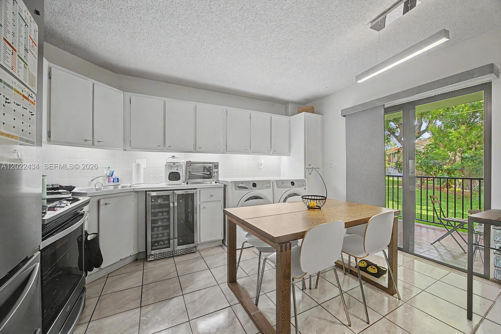 LYNBROOK COURT CONDO PH I - Residential