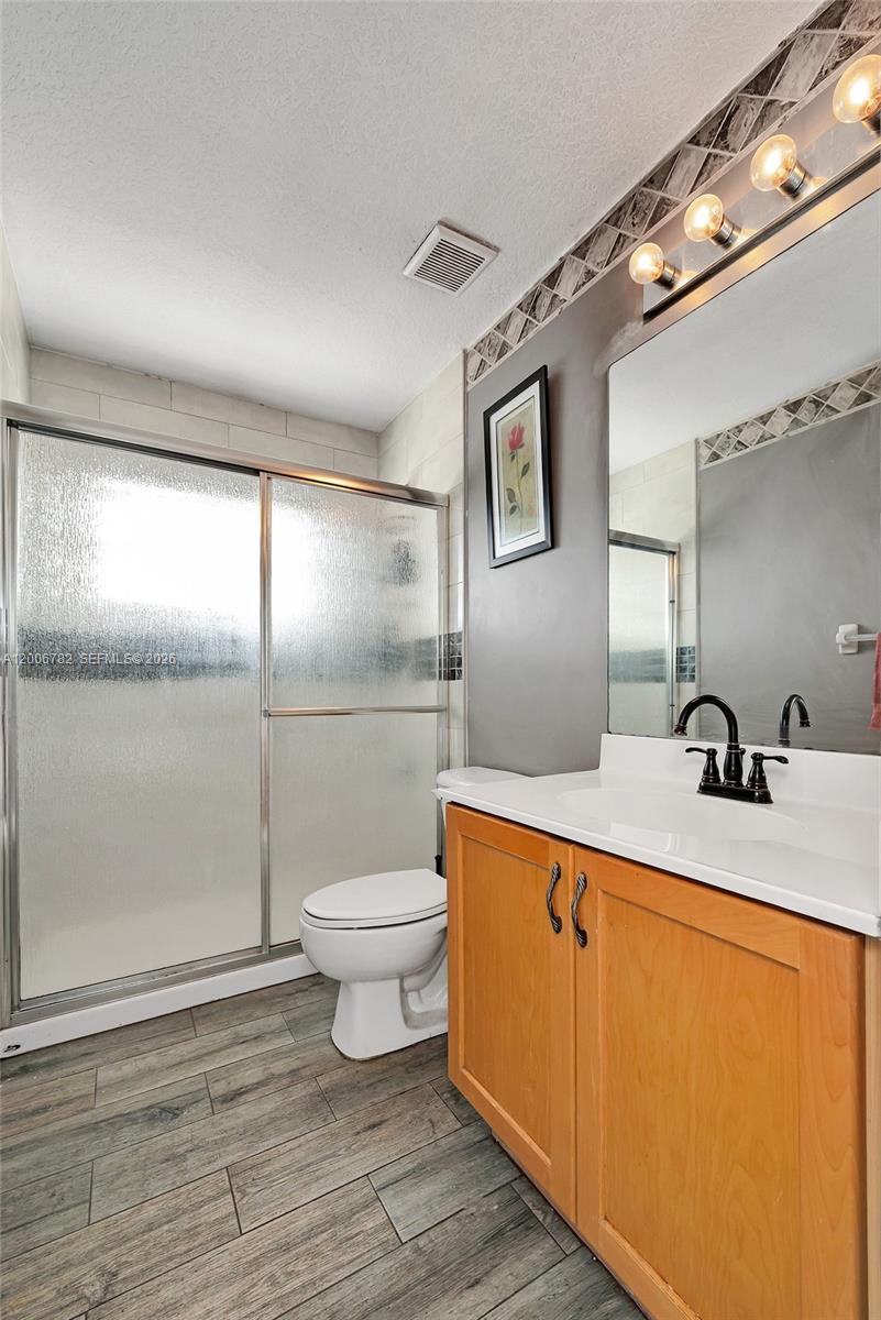 VICTORIA WOODS 4 - Residential