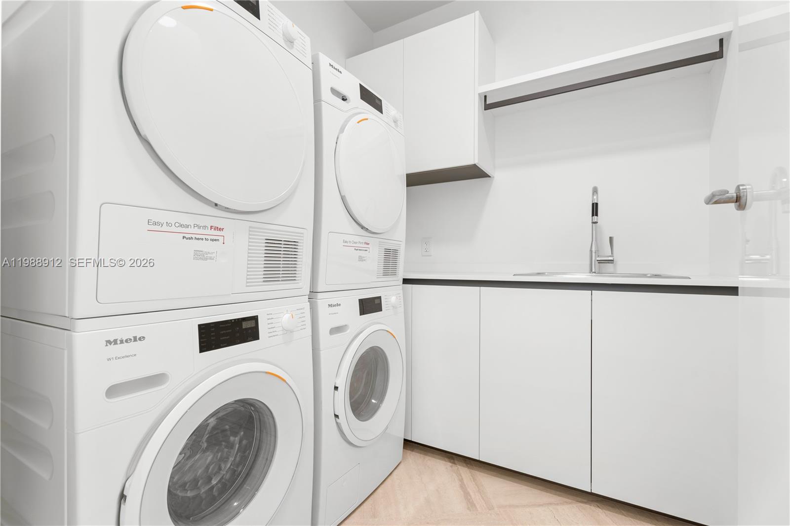 VITA GROVE ISLE - Residential