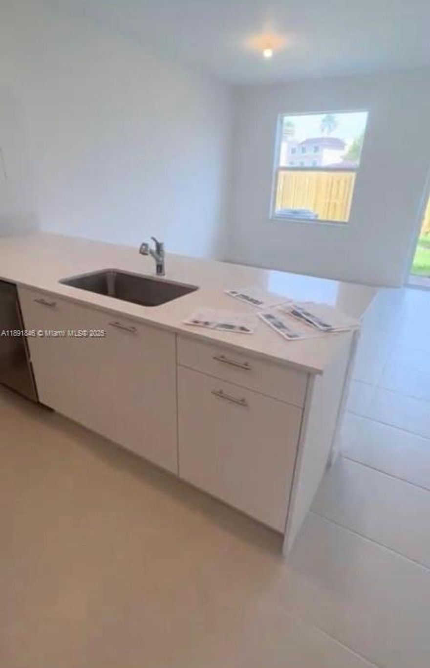 Beautifull Villa T WESTVIEW COMMUNITY!! 3 wonderful bedrooms, 2 full baths and half more bath downstairs. Granite countertop, SS appliances, Washer and dryer in the unit. The unit has it owns Patio where you can do a barbeque. This is a great community, it has a Nice Club House, Big community pool, Gym, Playground for kids. It has only 2 years, it is almost new.
Come to see it and make it your own home.