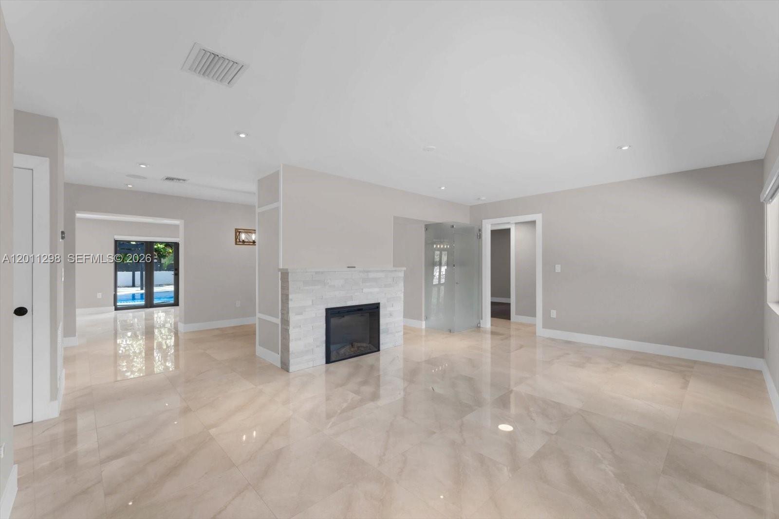 29 NE 95th St