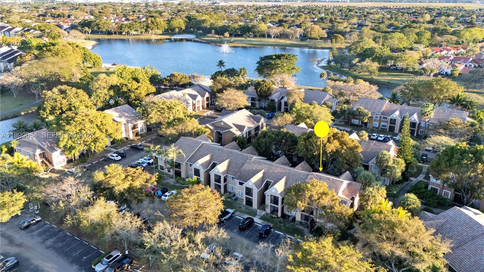VISTA LAGO AT THE HAMMOCK - Residential