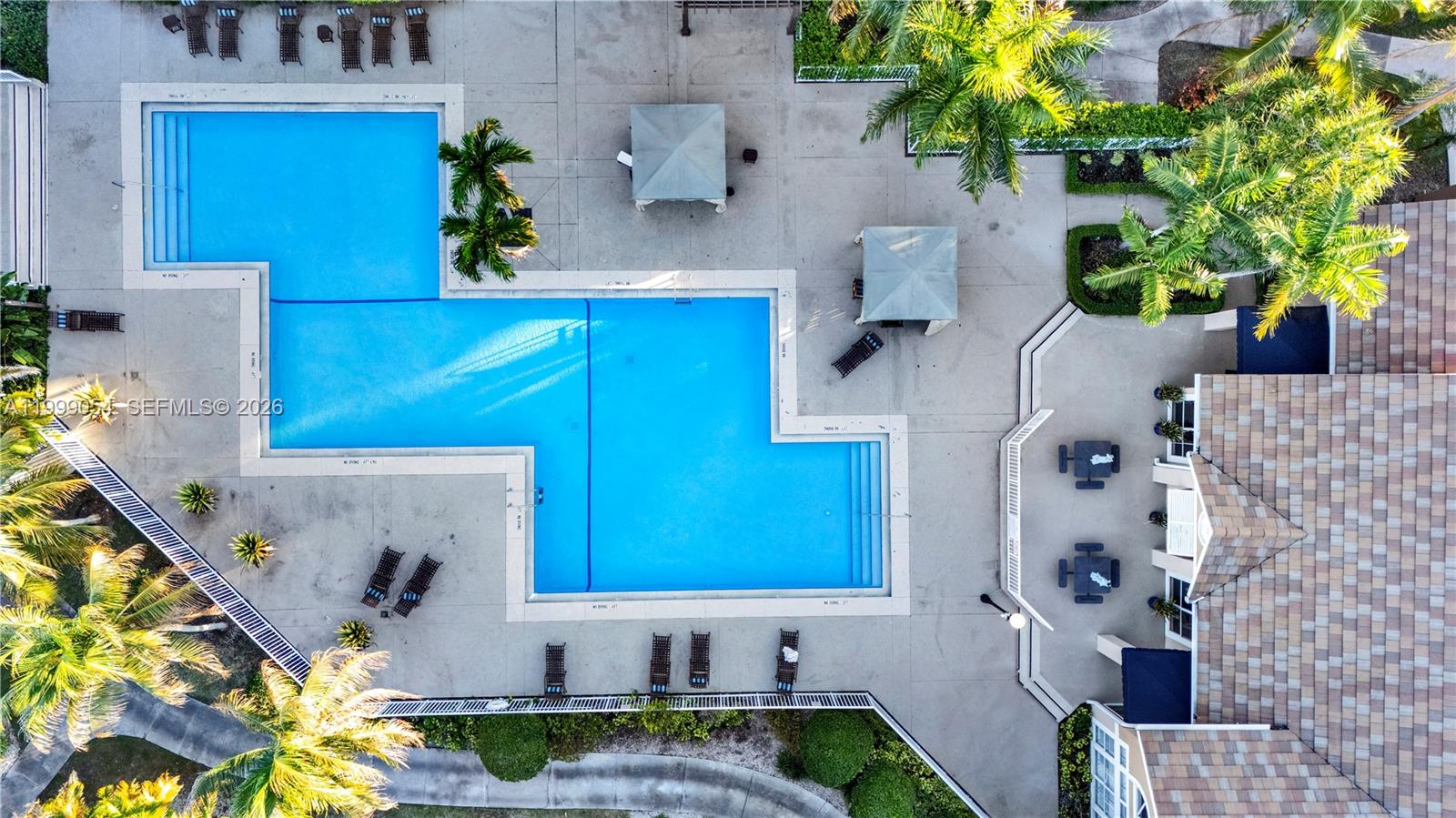 VISTA LAGO AT THE HAMMOCK - Residential