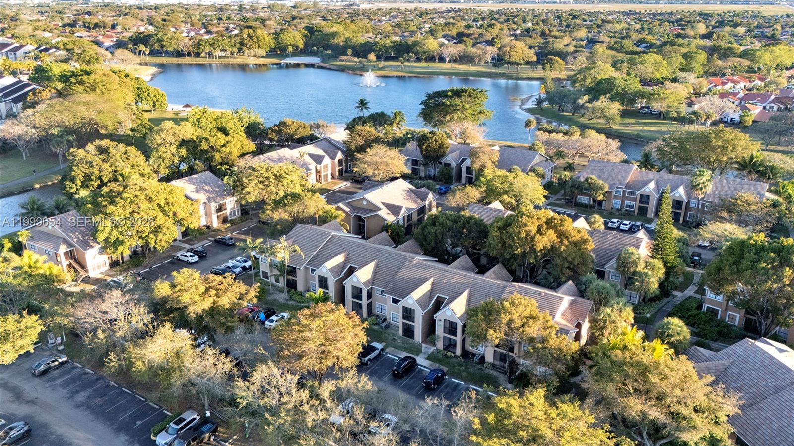 VISTA LAGO AT THE HAMMOCK - Residential