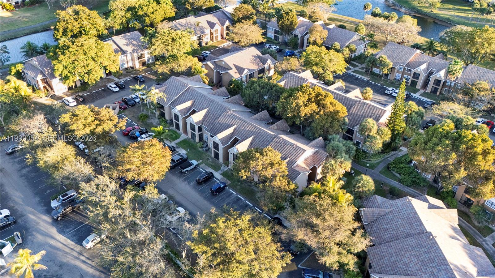 VISTA LAGO AT THE HAMMOCK - Residential