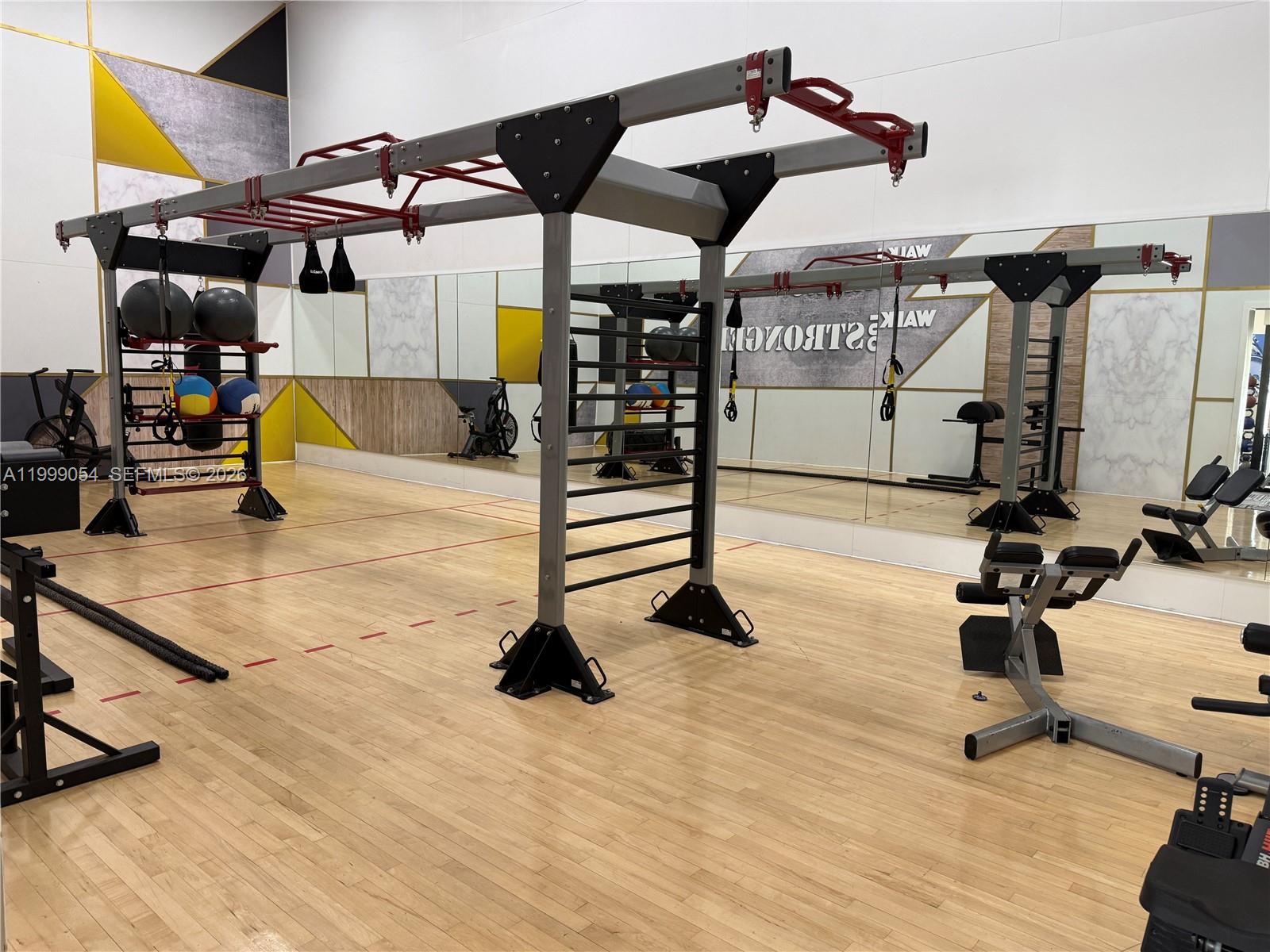 VISTA LAGO AT THE HAMMOCK - Residential