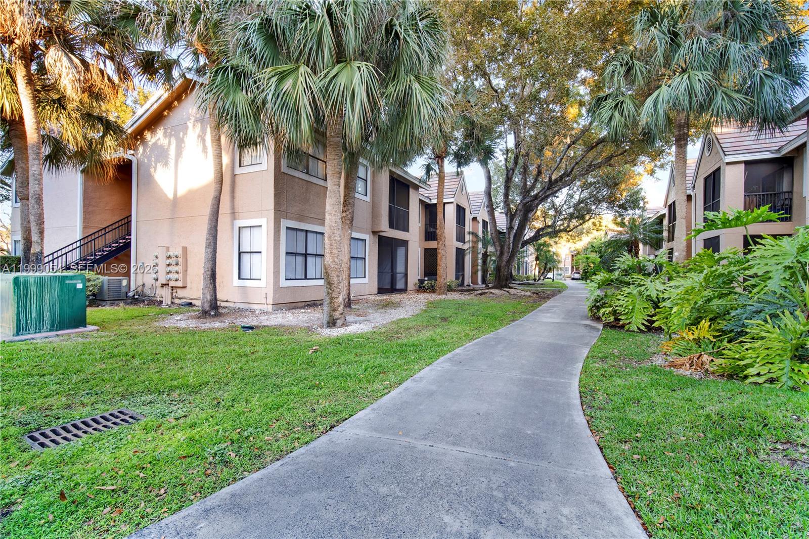 VISTA LAGO AT THE HAMMOCK - Residential