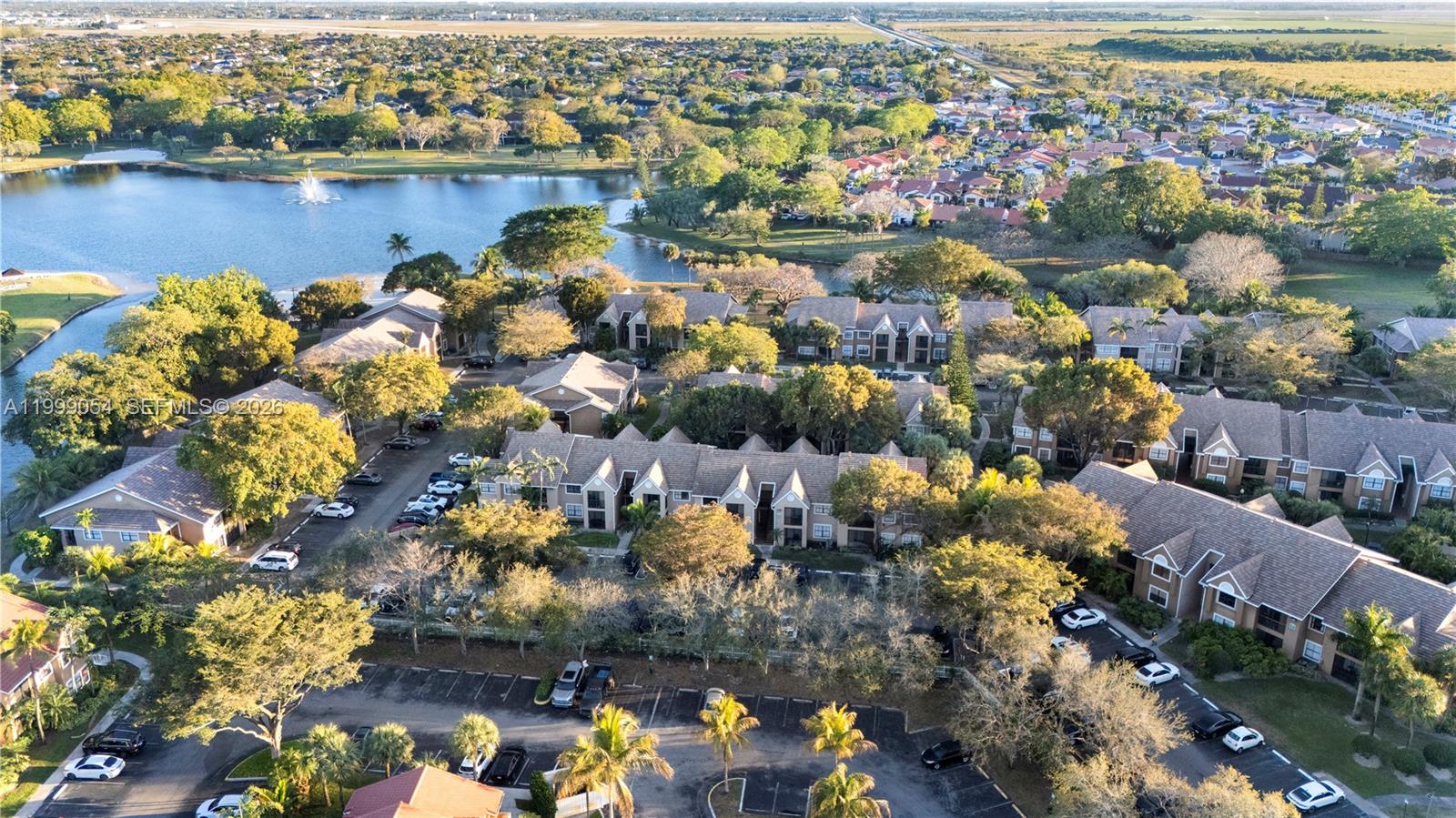 VISTA LAGO AT THE HAMMOCK - Residential