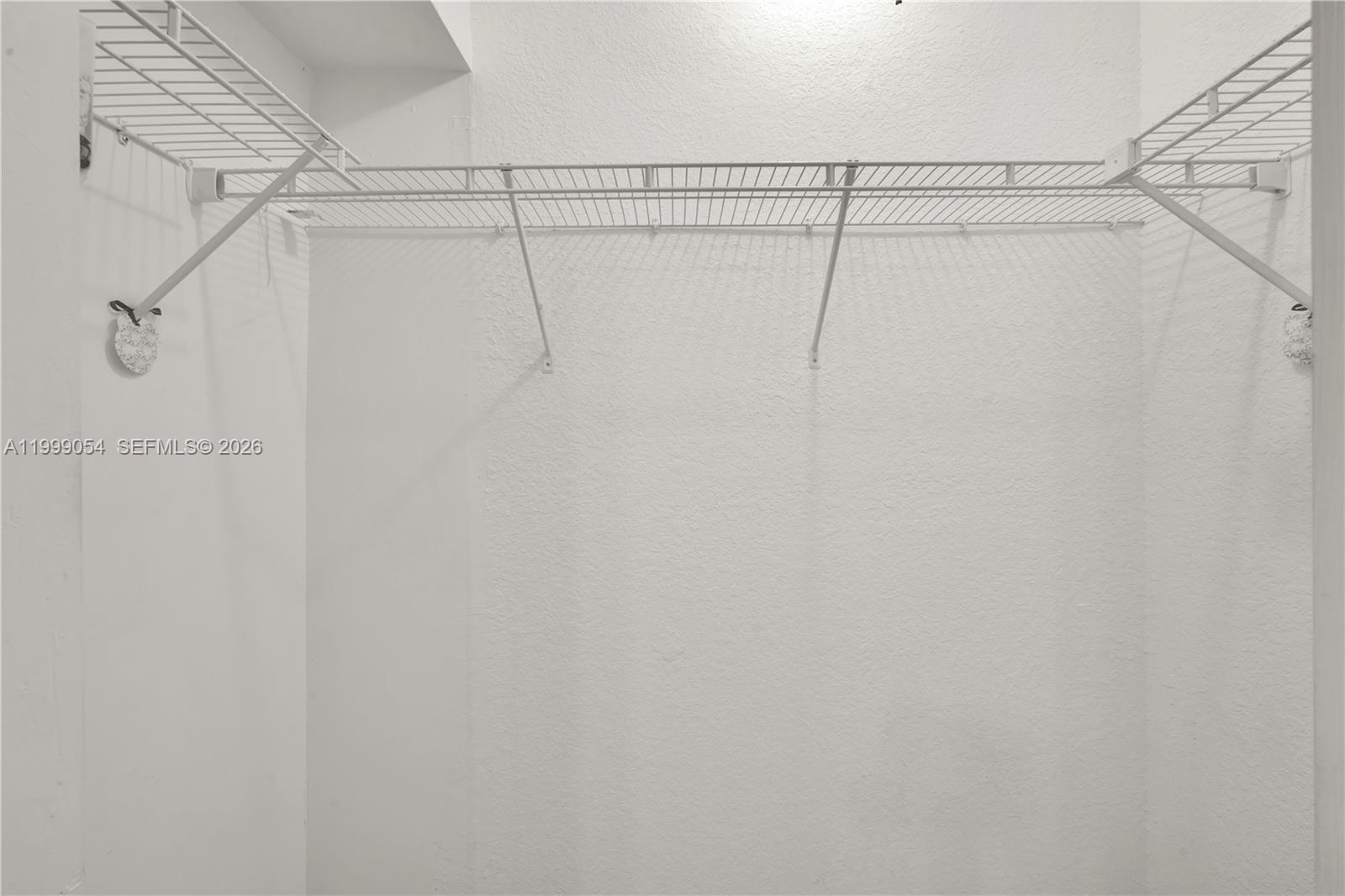 VISTA LAGO AT THE HAMMOCK - Residential