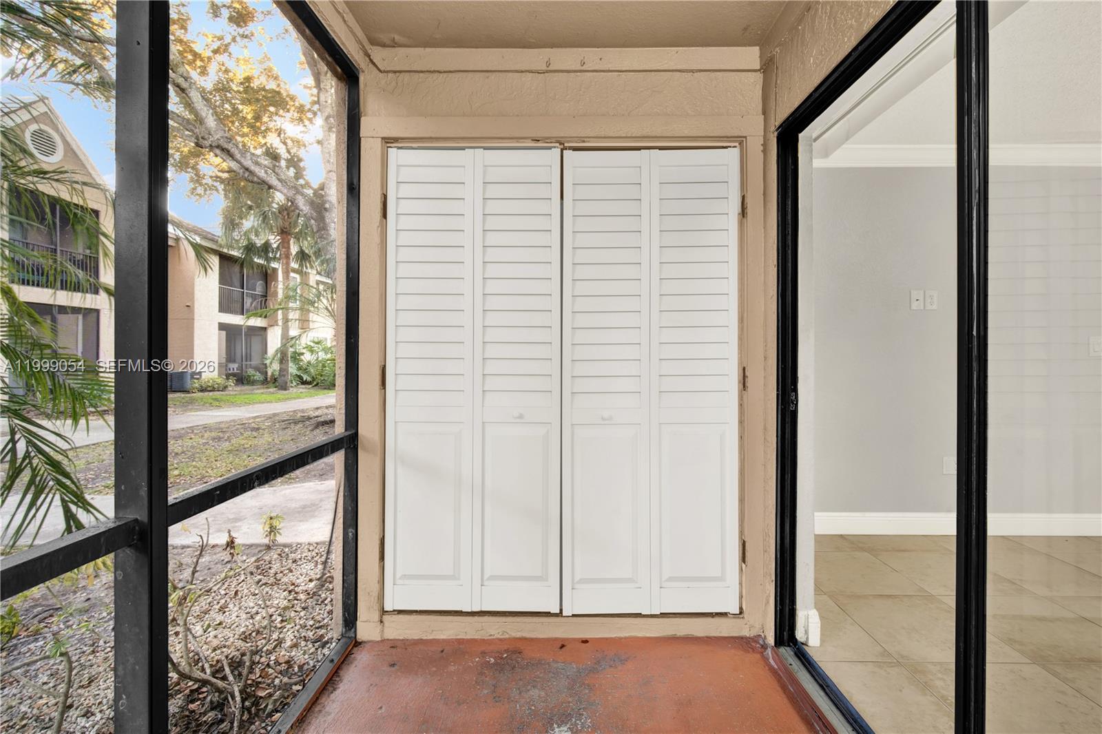 VISTA LAGO AT THE HAMMOCK - Residential