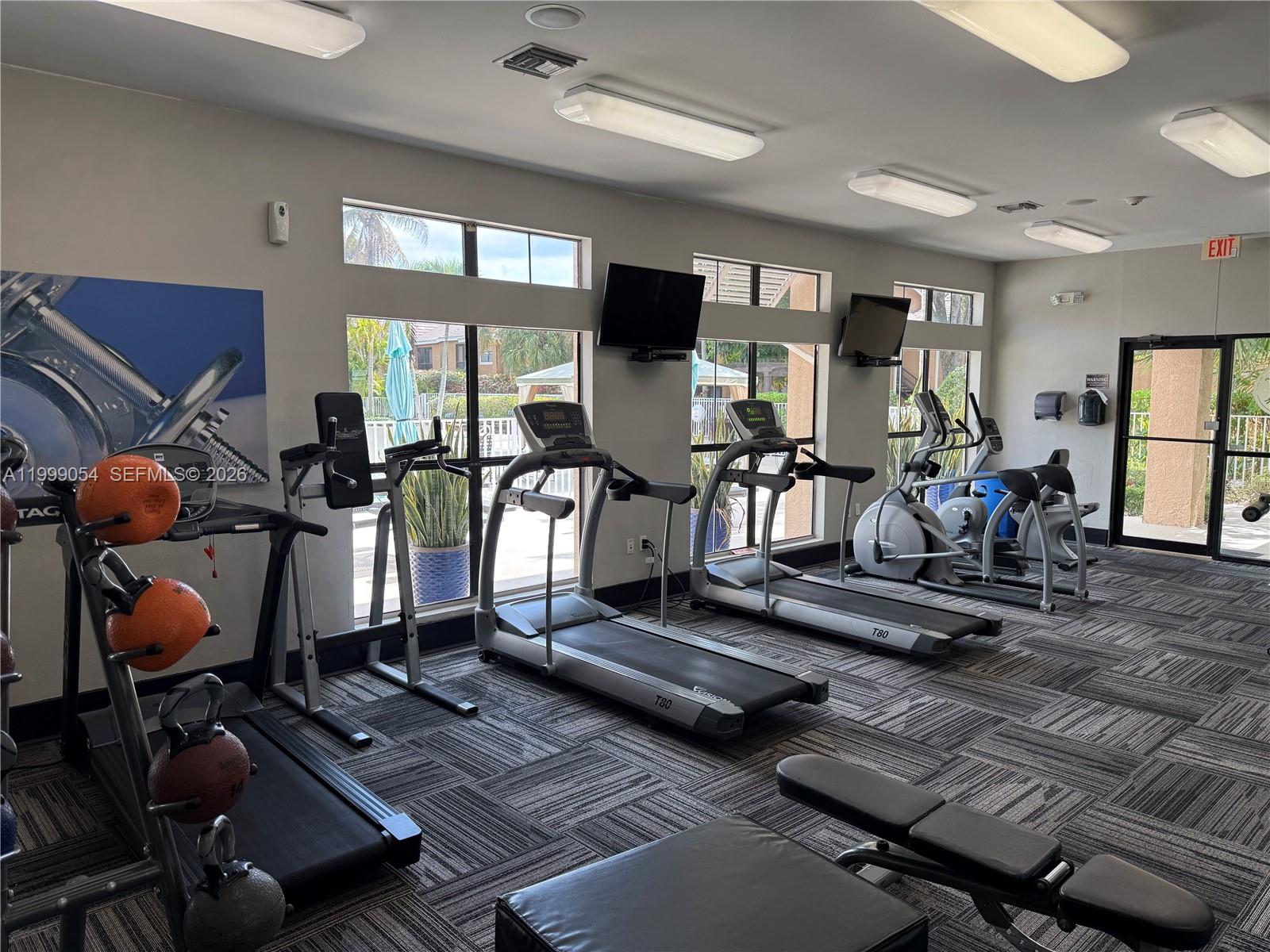 VISTA LAGO AT THE HAMMOCK - Residential