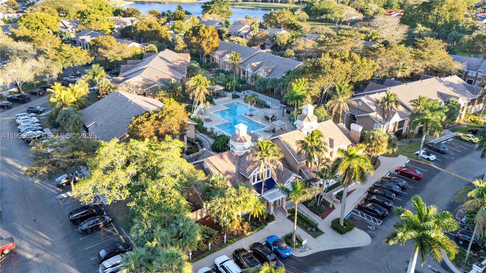 VISTA LAGO AT THE HAMMOCK - Residential